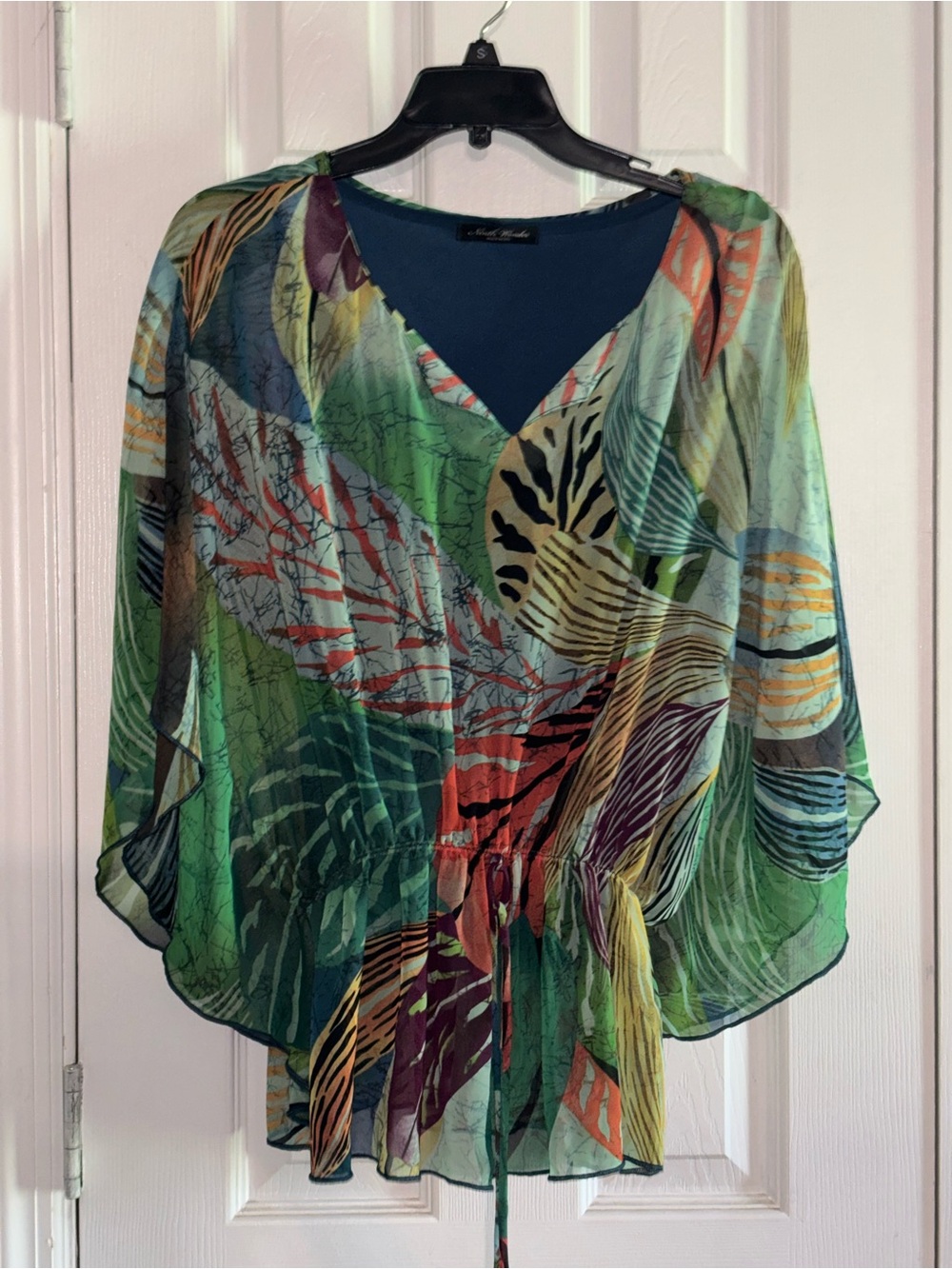Boho Leaf-Print V-Neck Blouse in Green